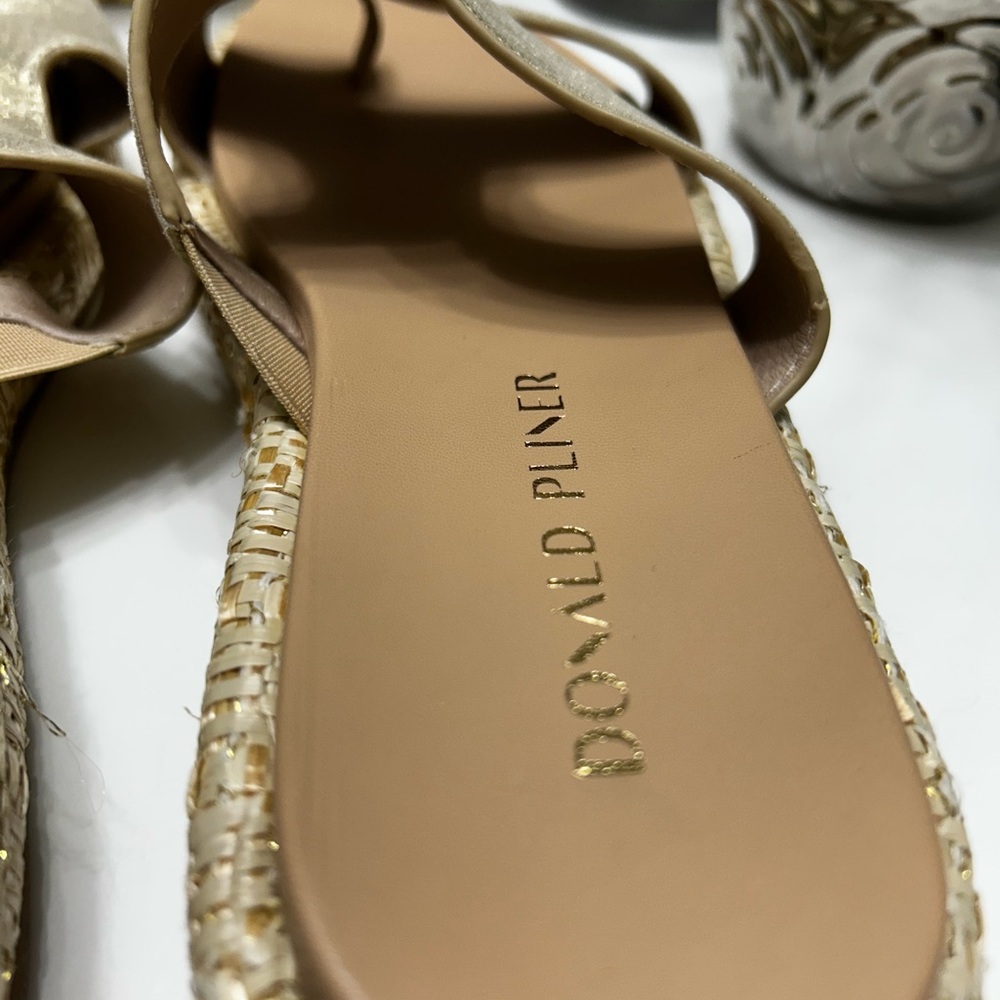 Donald J Pliner Women's Addara Flat Gold Slide Sandals Size 7.5 - Picture 3 of 9